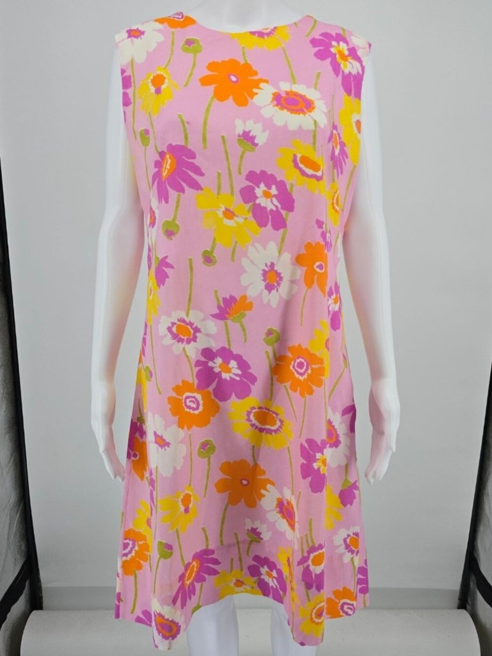 Vintage 1960s Contessa Mod Daisy Print Flower Power Sleeveless Shift Dress (L)
